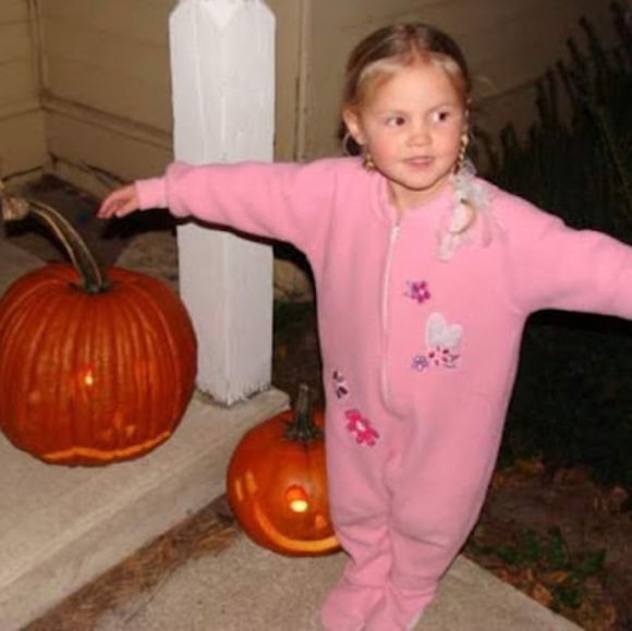 Meet your Posher, Cassandra - Picture 1 of 1